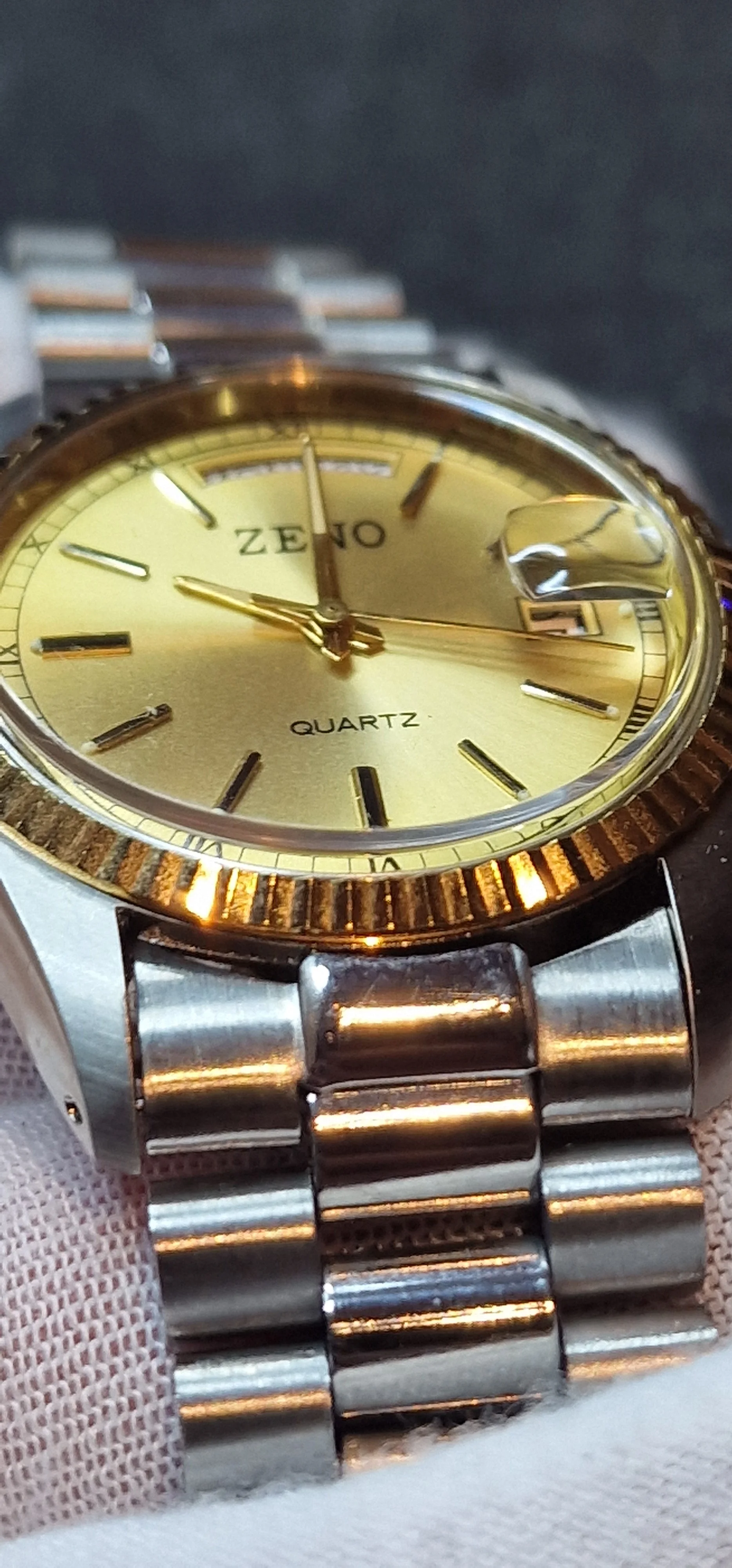 Unworn Vintage Day-Date Watch – Zeno-Watch Basel, Swiss Made, 1960s, Quartz, Bicolor 3