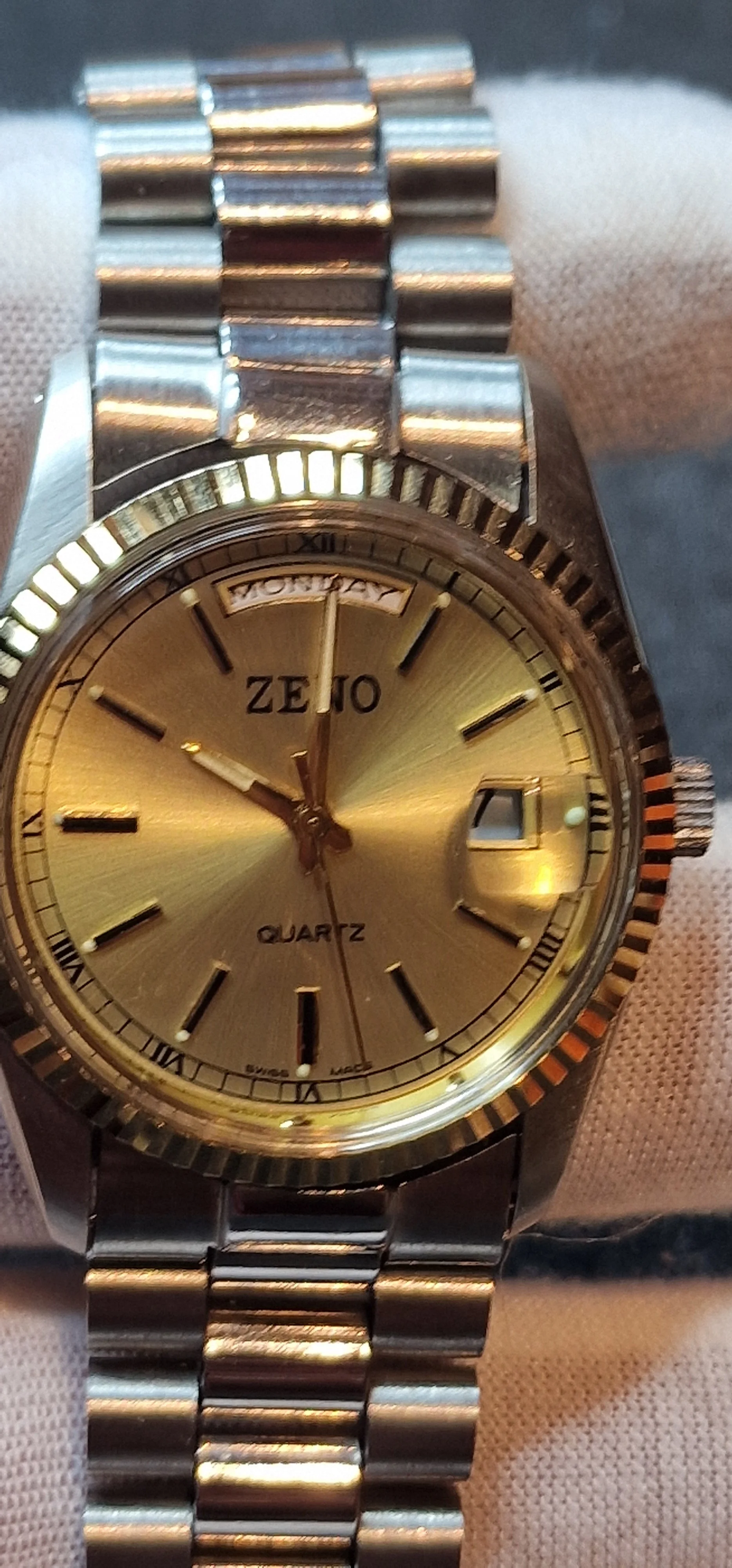 Unworn Vintage Day-Date Watch – Zeno-Watch Basel, Swiss Made, 1960s, Quartz, Bicolor 5