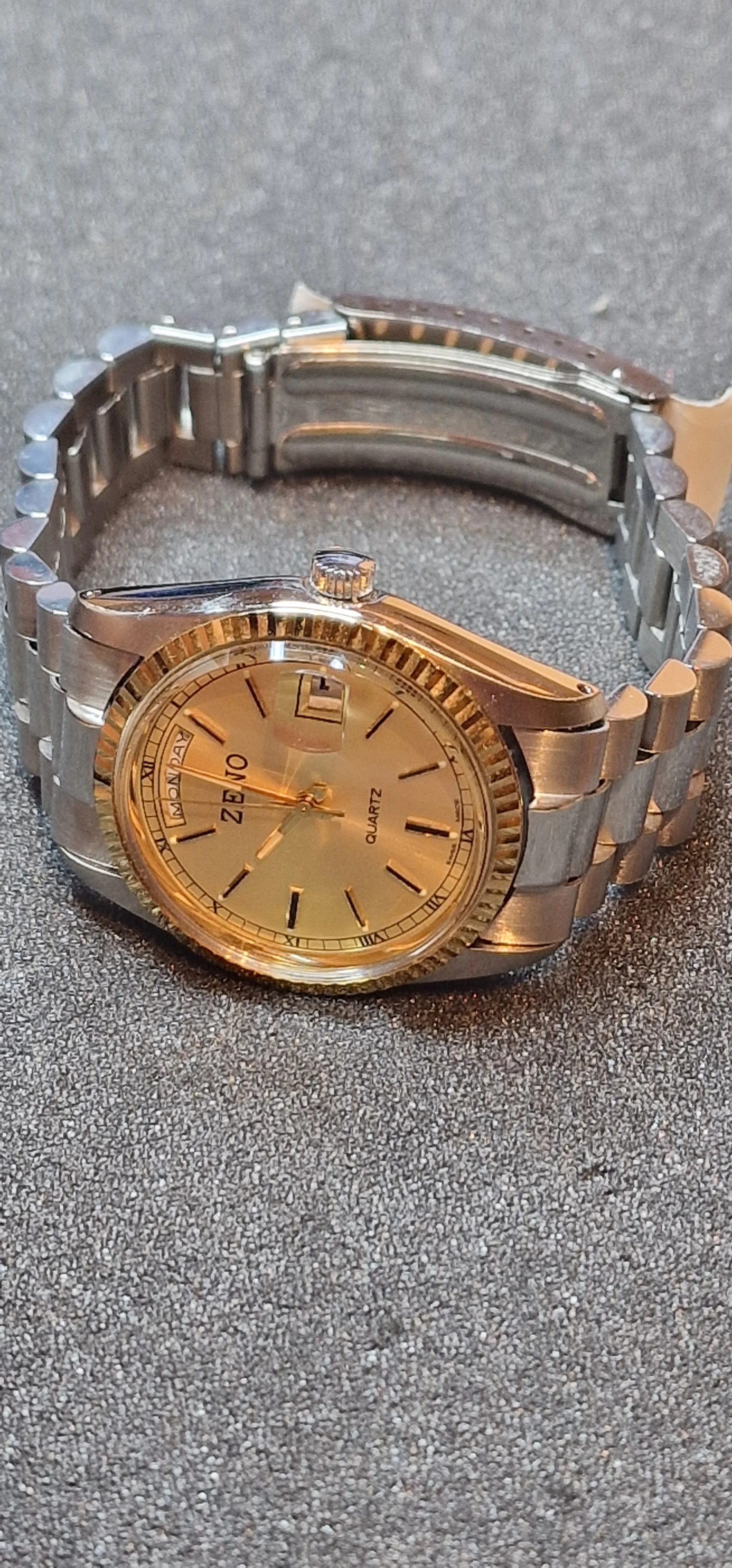 Unworn Vintage Day-Date Watch – Zeno-Watch Basel, Swiss Made, 1960s, Quartz, Bicolor 11