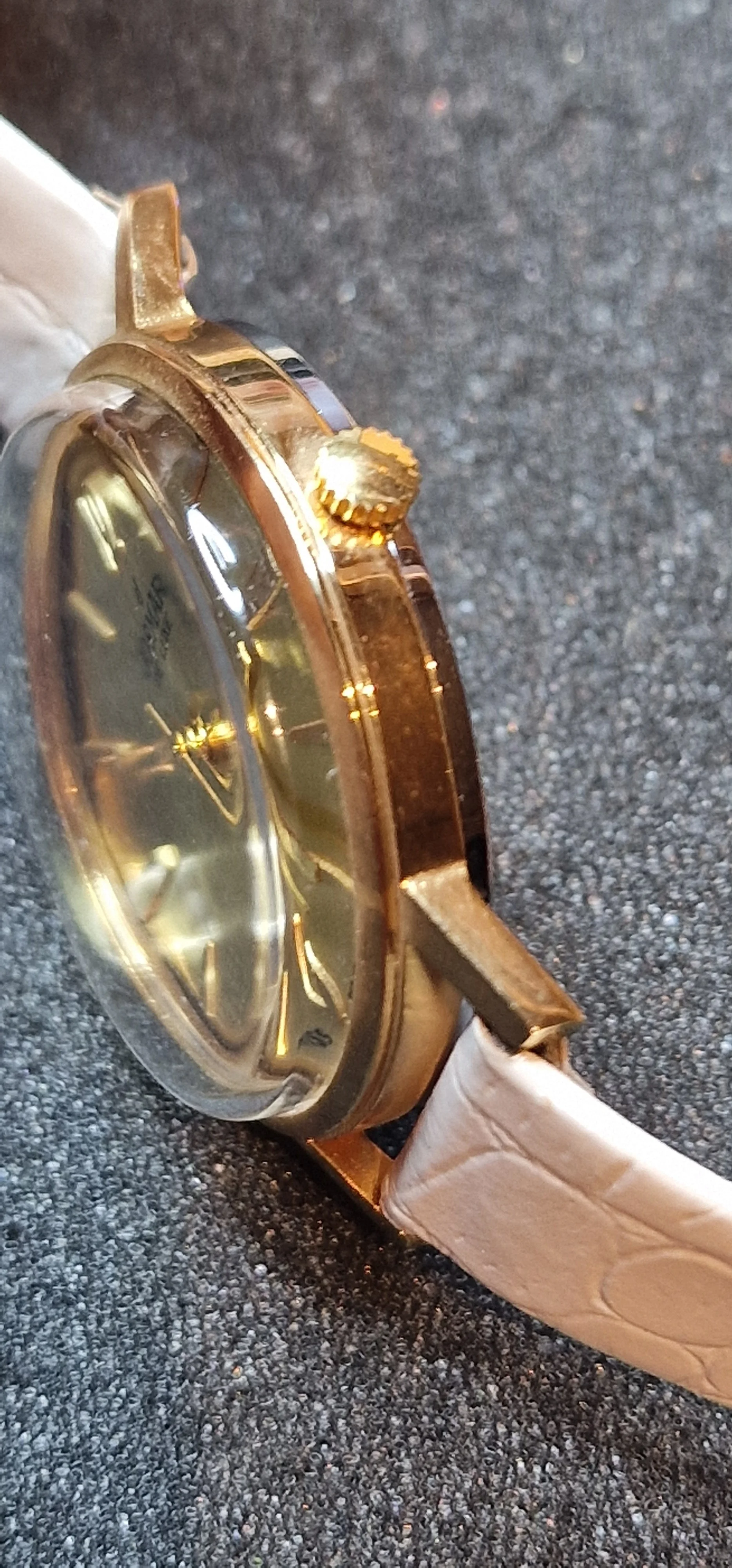 Unworn Vintage Josmar Hand-Wound Watch – Swiss Made, 1960s, 34mm, Gold-Tone 3