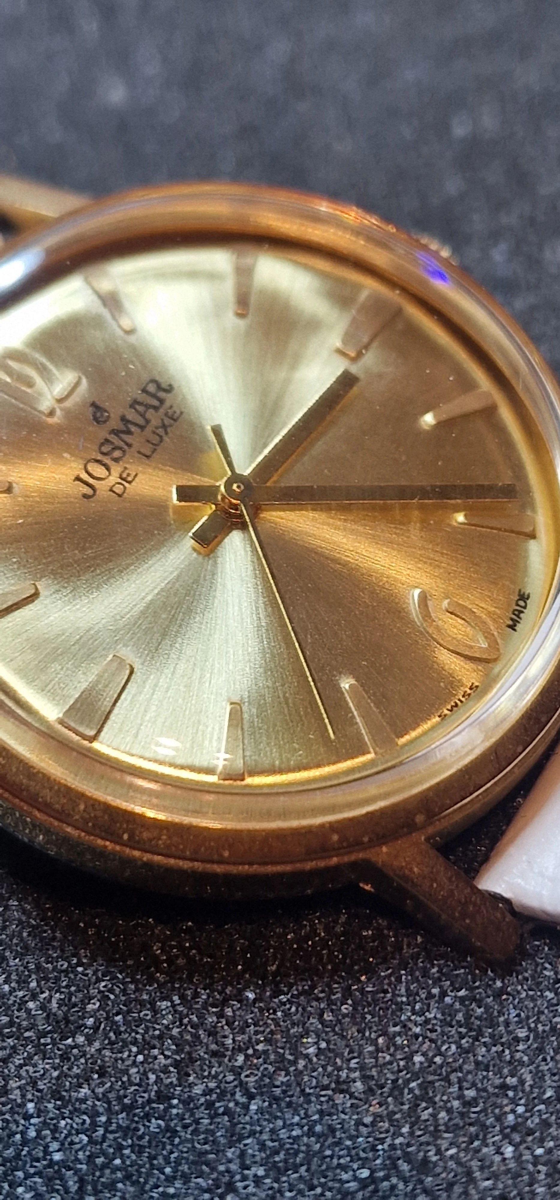 Unworn Vintage Josmar Hand-Wound Watch – Swiss Made, 1960s, 34mm, Gold-Tone 5