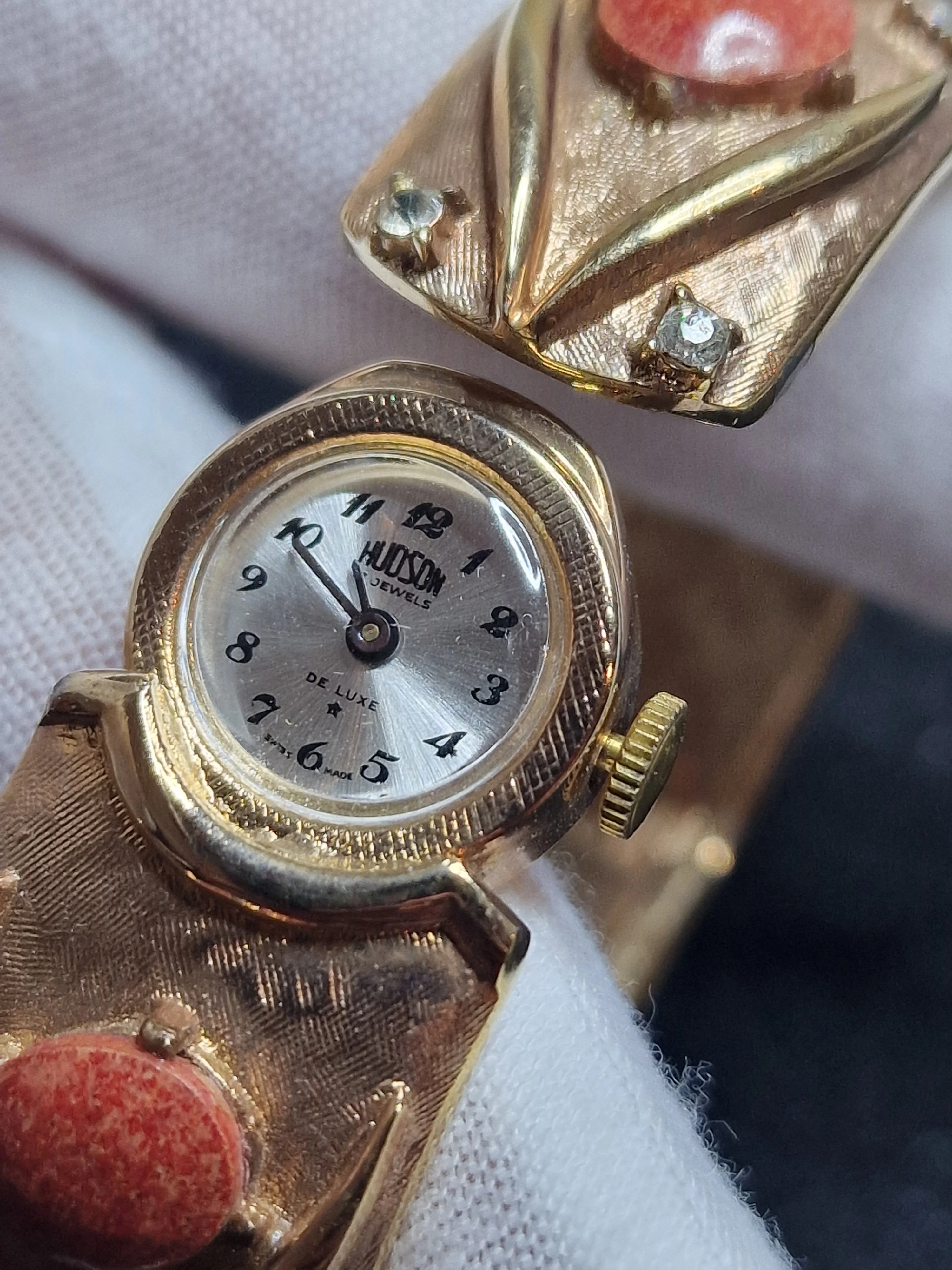 Unworn Vintage Ladies' Clasp Watch "HUDSON de Luxe" – Swiss Made, Hand-Wound, 1960s 2