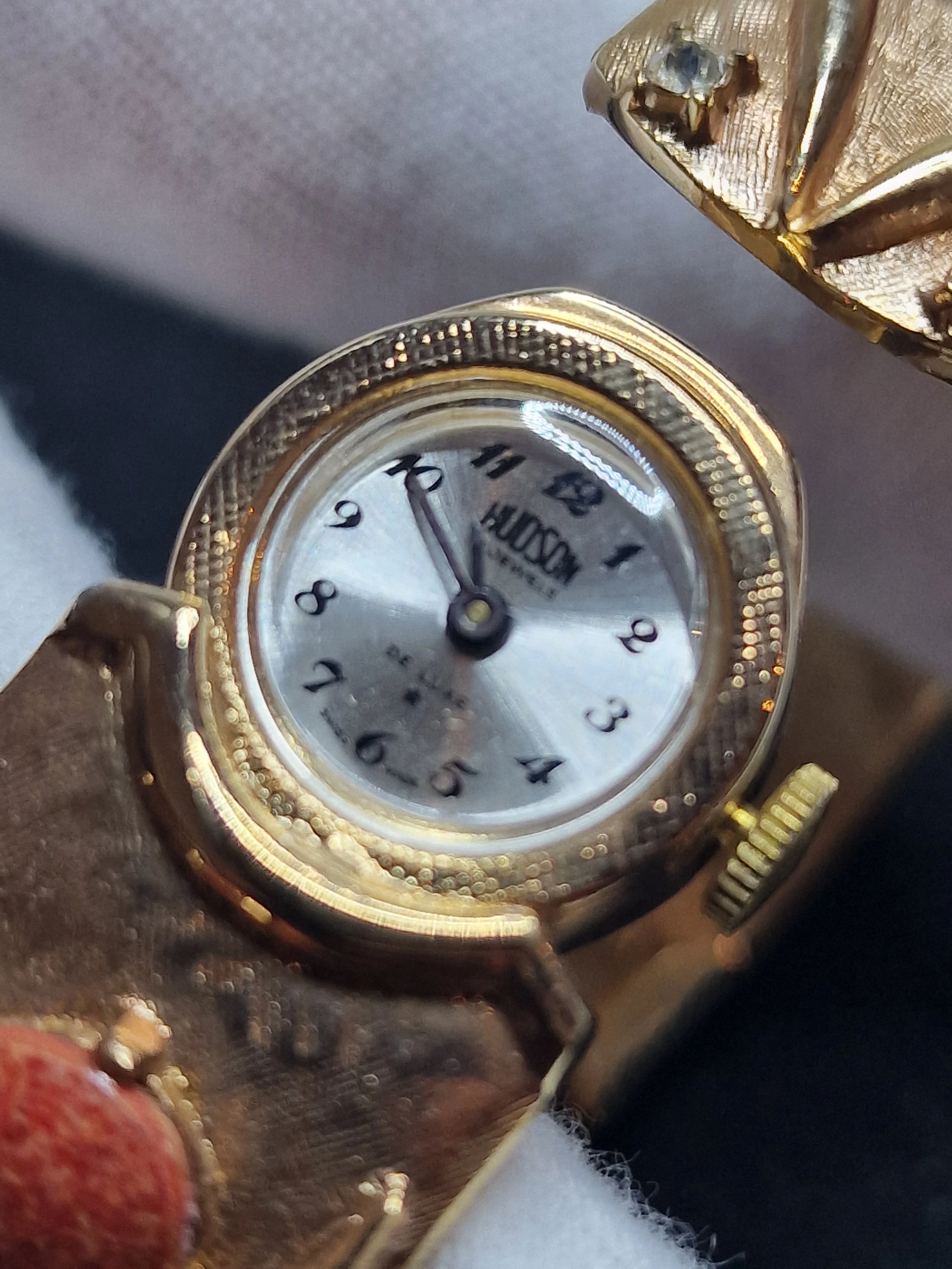 Unworn Vintage Ladies' Clasp Watch "HUDSON de Luxe" – Swiss Made, Hand-Wound, 1960s 11