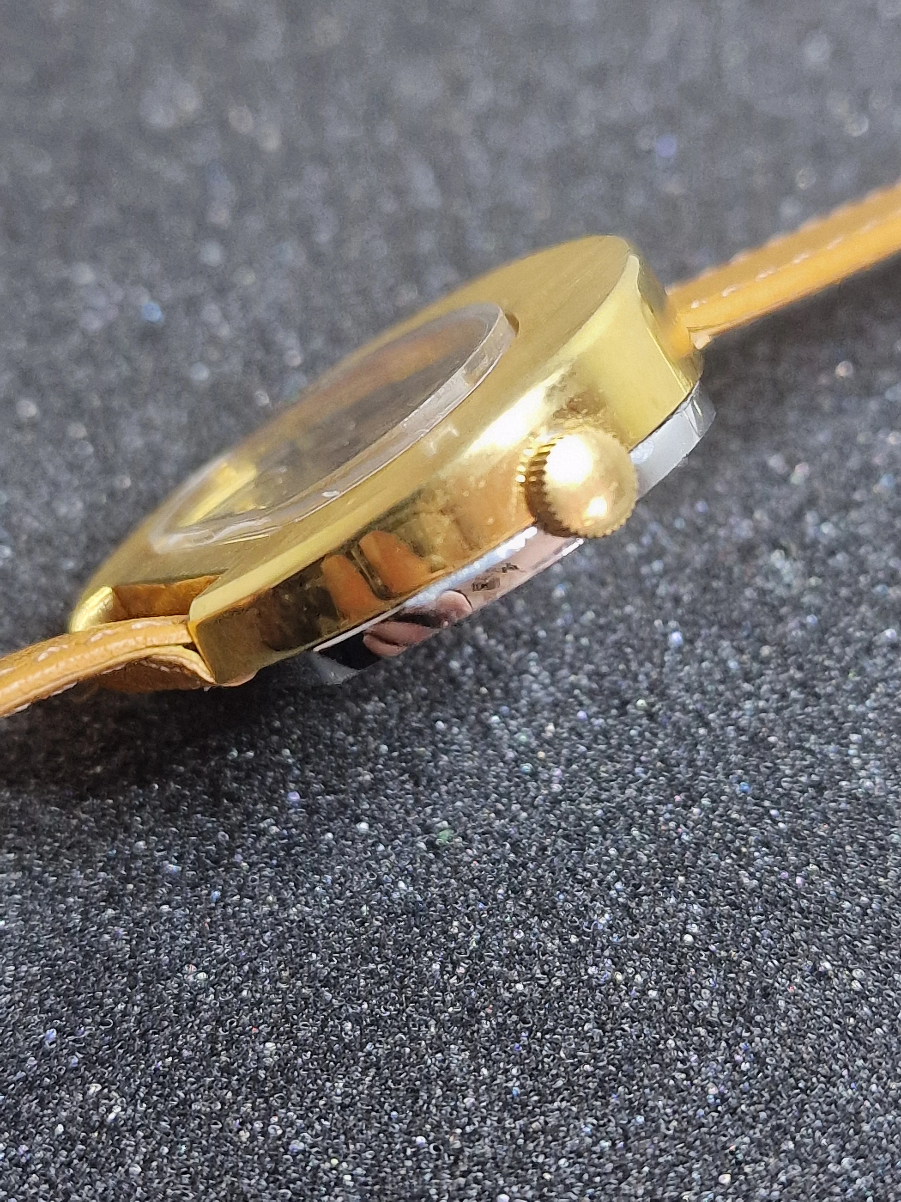 Unworn Vintage Ladies' Watch "F.H.B." – Swiss Made, Hand-Wound, 70s/80s, Gold-Tone 3