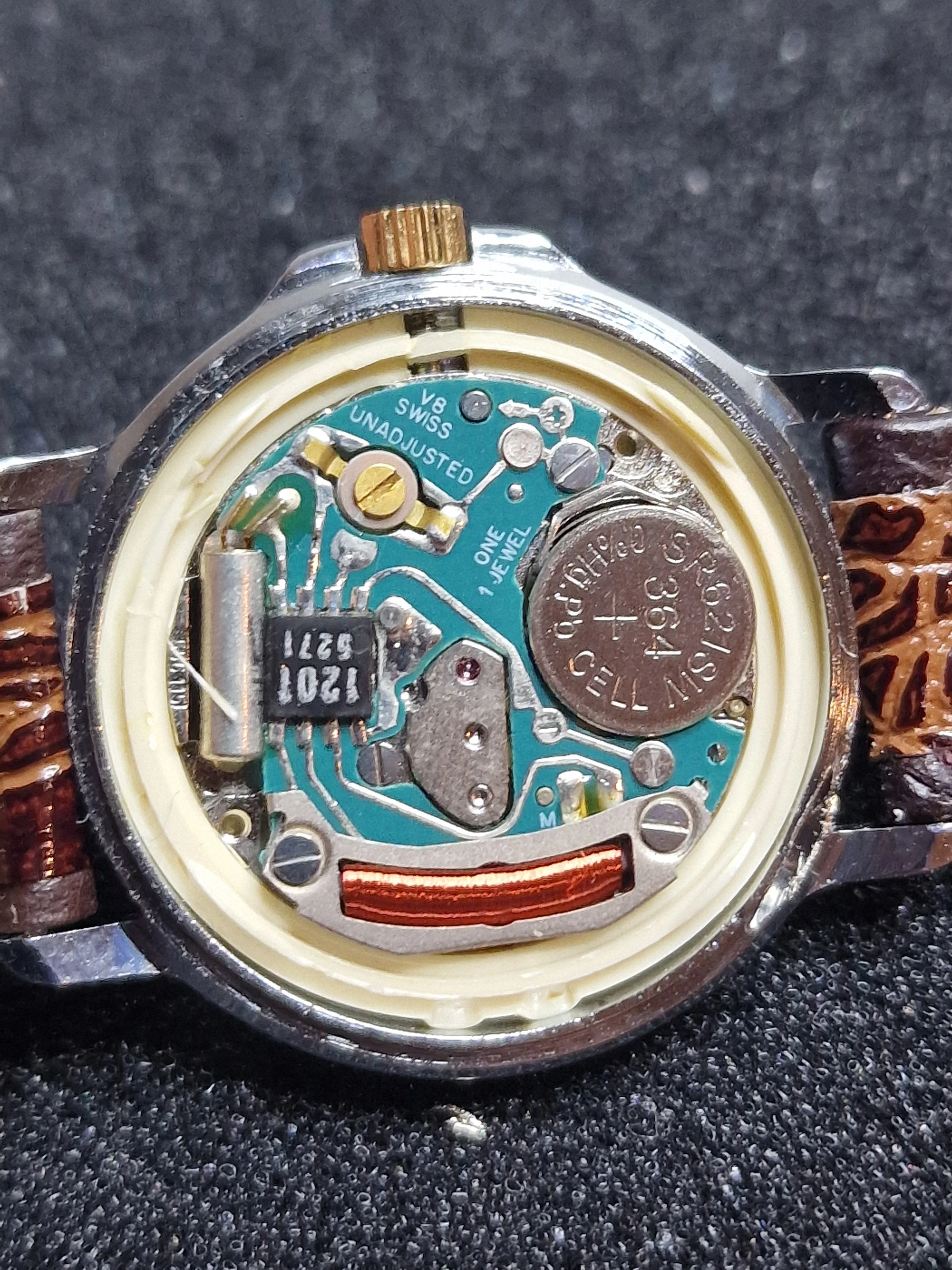 Unworn Vintage Quartz Watch "LOTUS" – Swiss Made, Date Display, 1970s, Old Stock 7