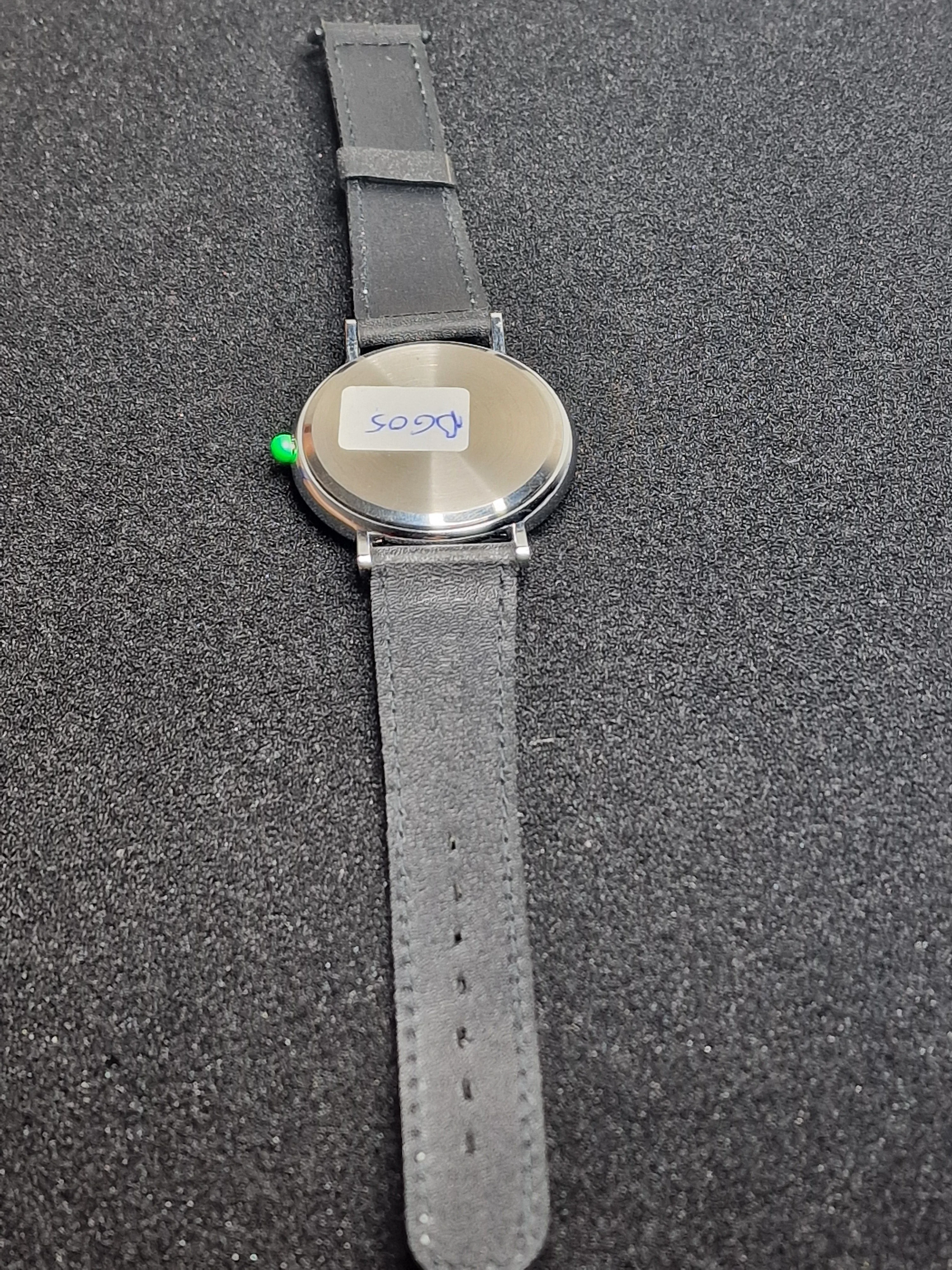 Unworn Vintage Quartz Watch – Swiss Made – Cattin Movement – 80s–90s – 42mm – NOS 10
