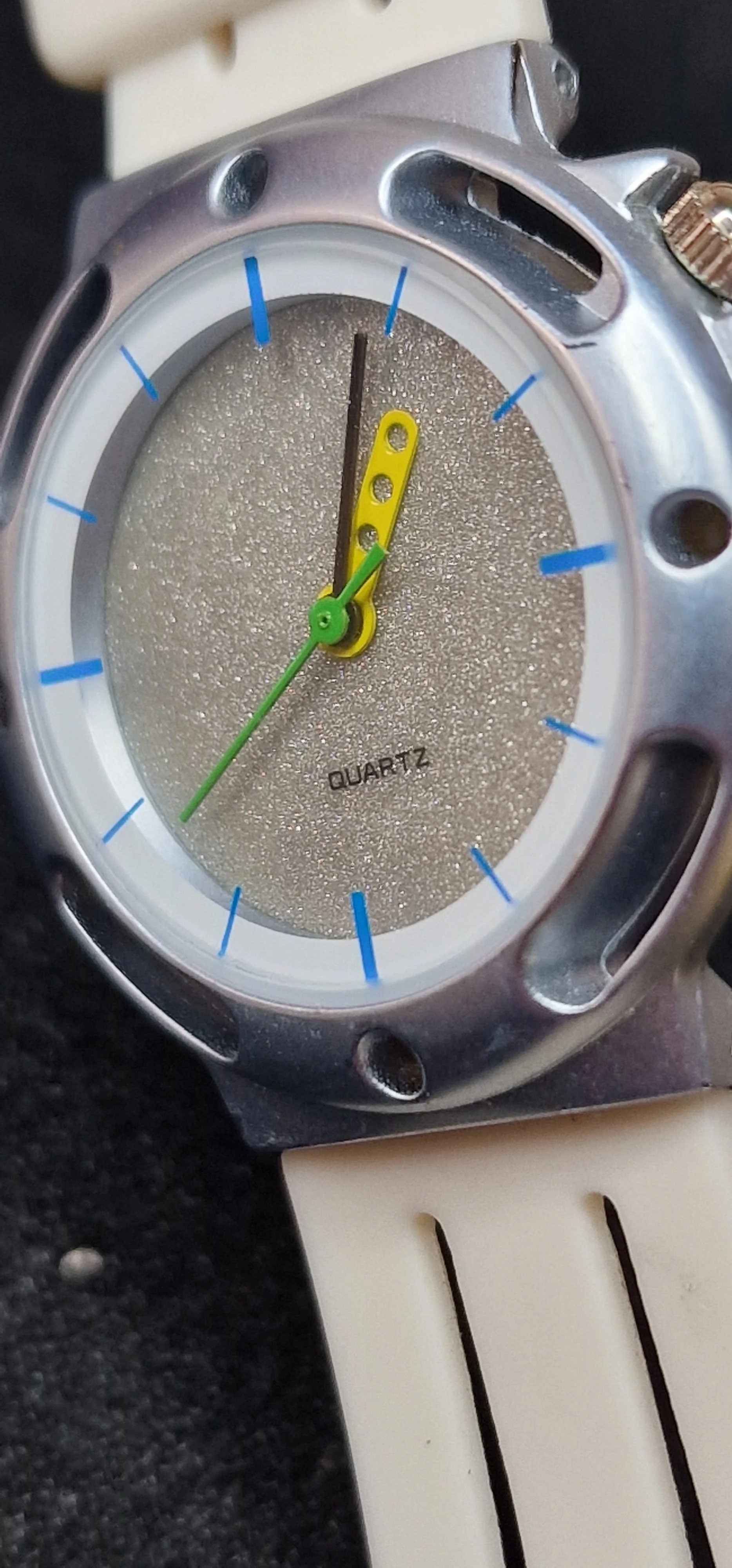 Vintage 80s/90s Quartz Watch – 7 Jewels, 28mm, New Battery, Unworn 8
