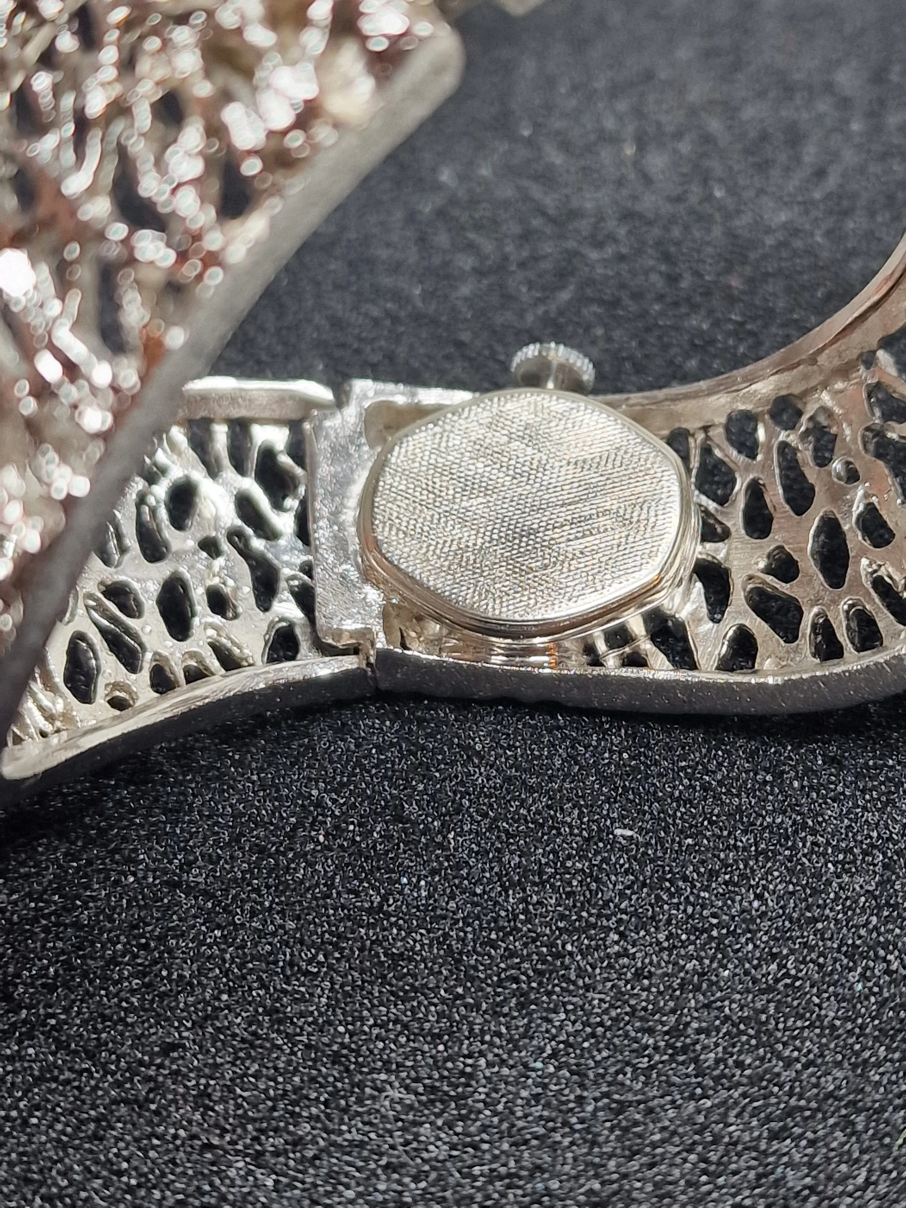 Vintage Ladies’ Clasp Watch – SAMBA De Luxe – Swiss Made – Hand-Wound – Late 1970s – NOS 6