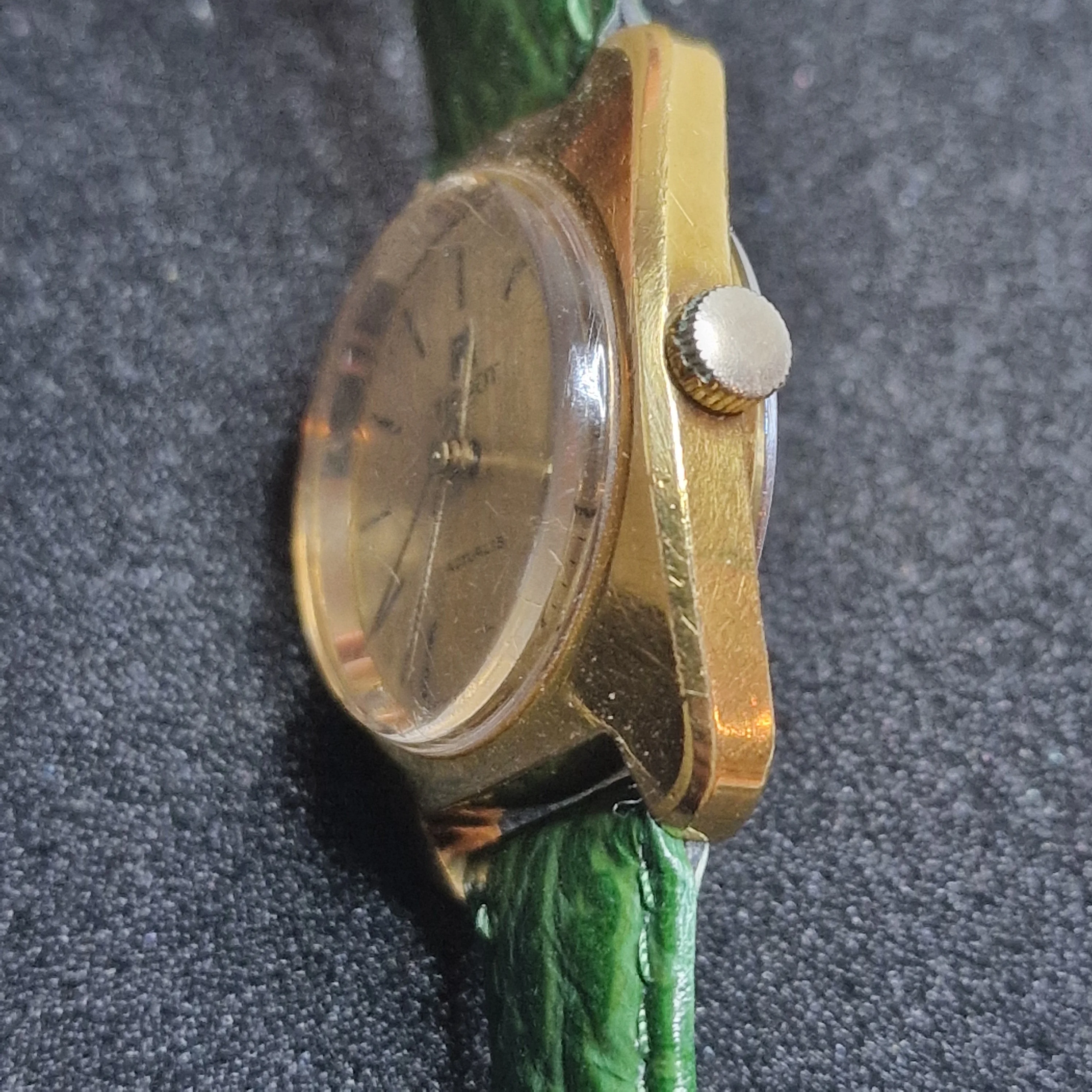 Vintage Mechanical Watch "TISSOT ACTUALIS" – Ladies, Hand-Wound, 26 x 33 mm 3