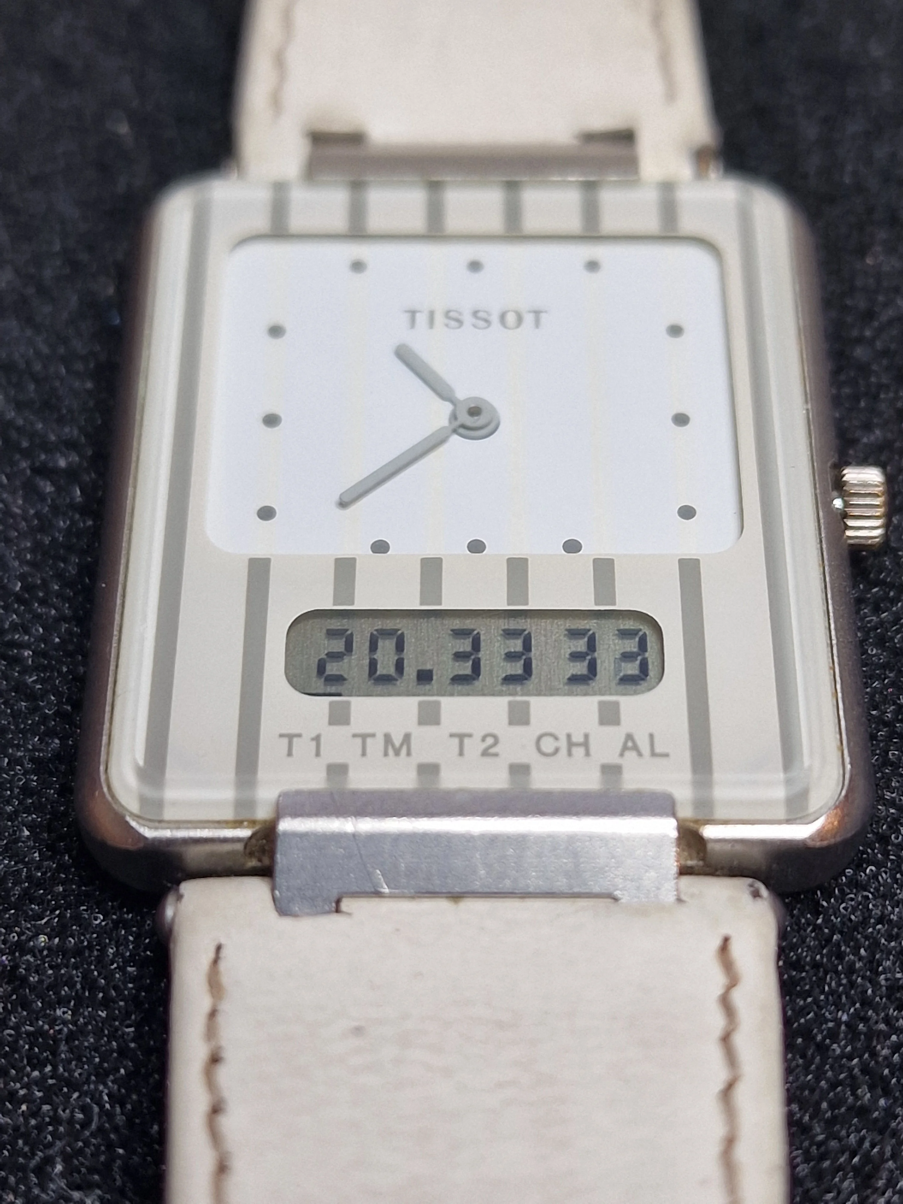Vintage Tissot "Two Timer" – Swiss Made Analog-Digital Tank Watch with Alarm, Quartz, 27 x 36 mm 5