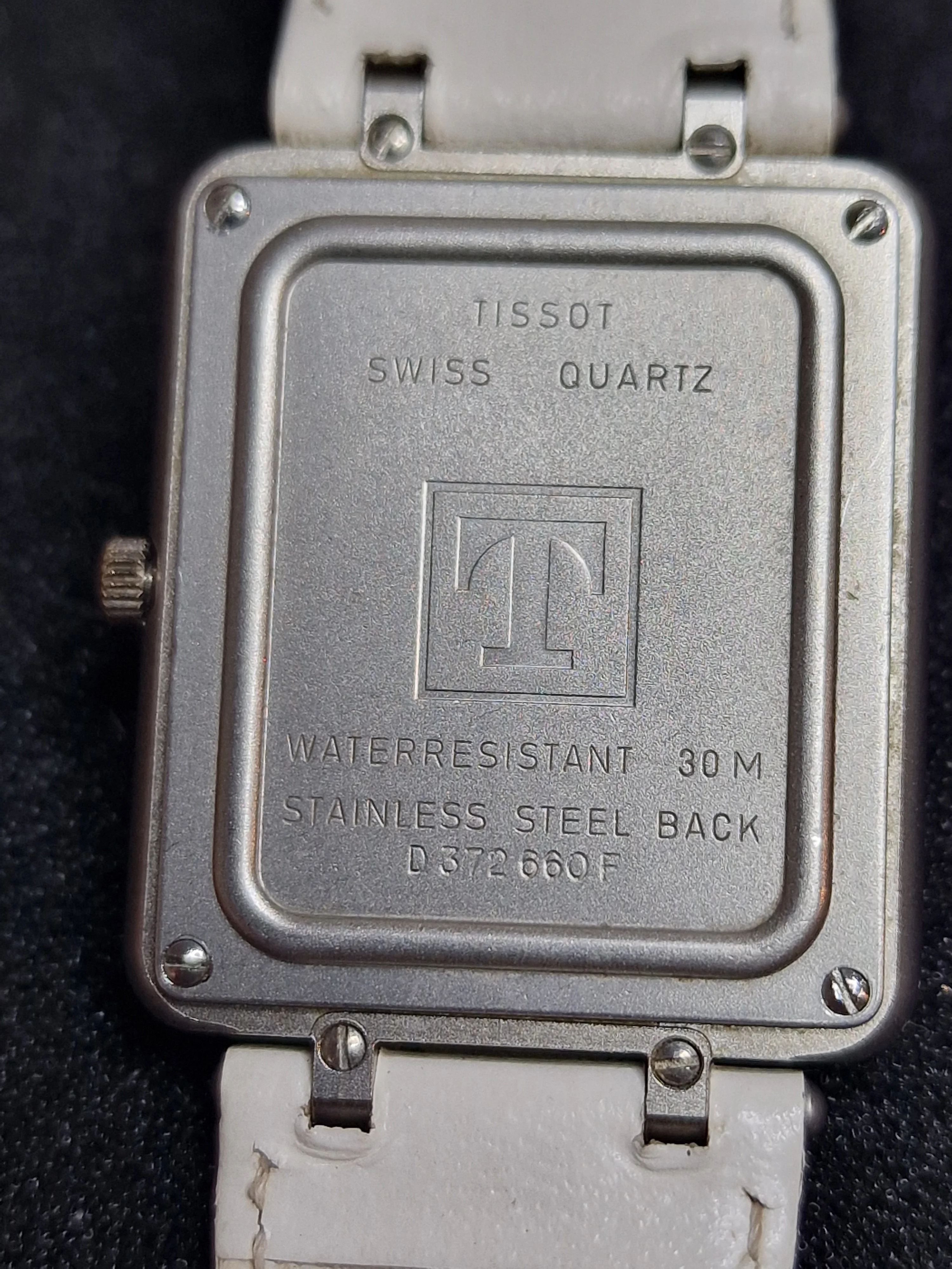 Vintage Tissot "Two Timer" – Swiss Made Analog-Digital Tank Watch with Alarm, Quartz, 27 x 36 mm 6