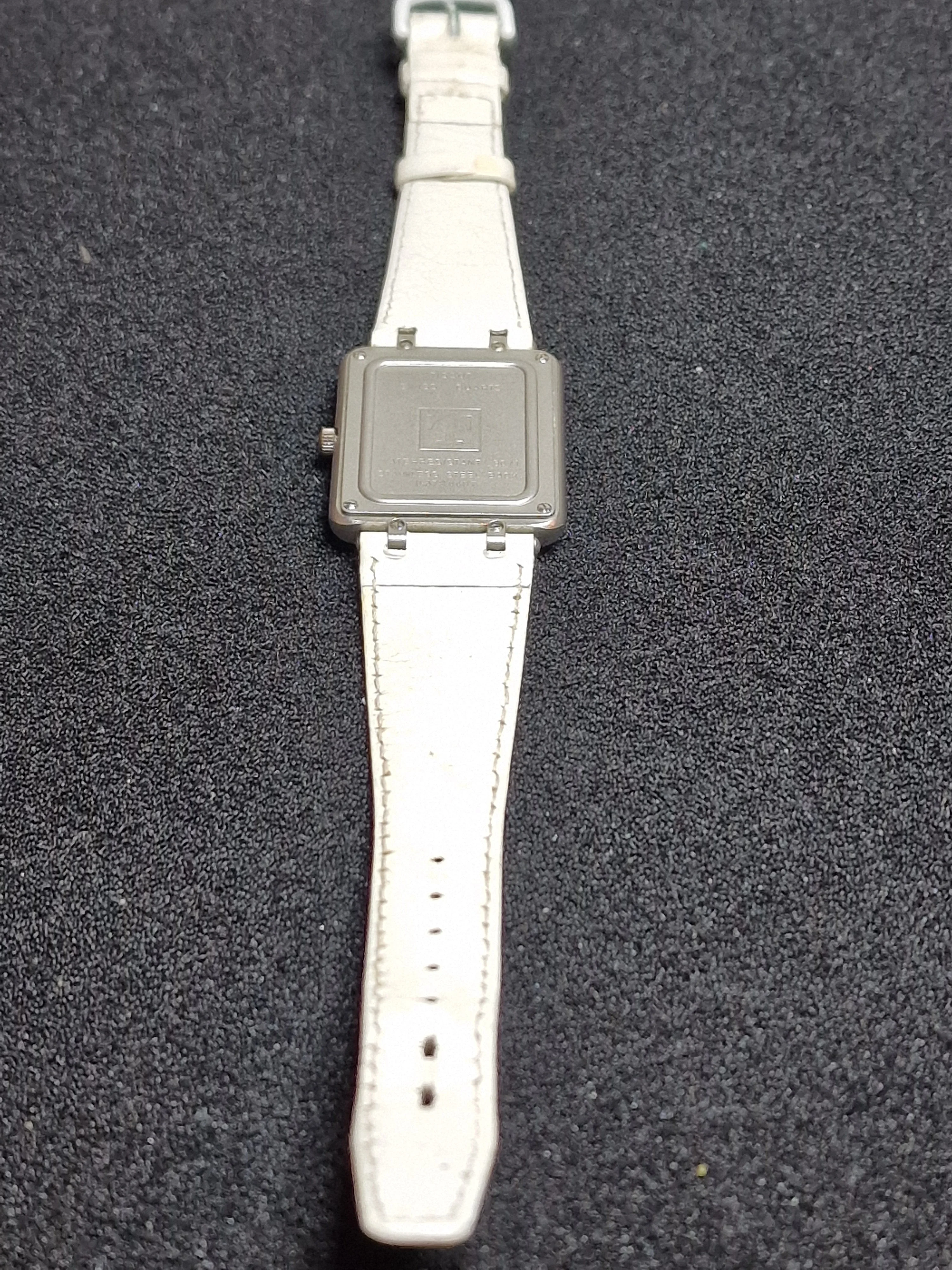 Vintage Tissot "Two Timer" – Swiss Made Analog-Digital Tank Watch with Alarm, Quartz, 27 x 36 mm 7