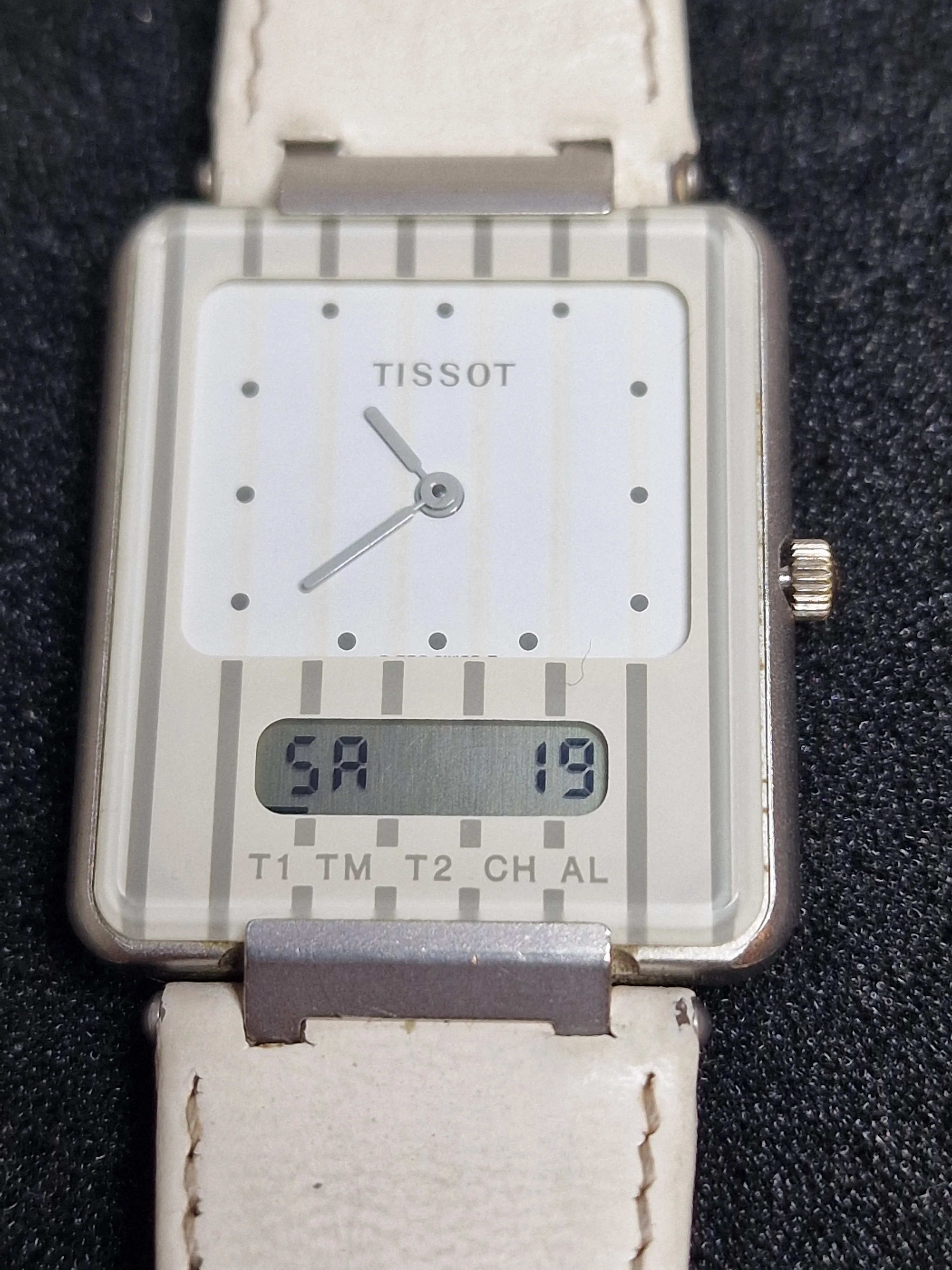 Vintage Tissot "Two Timer" – Swiss Made Analog-Digital Tank Watch with Alarm, Quartz, 27 x 36 mm 9