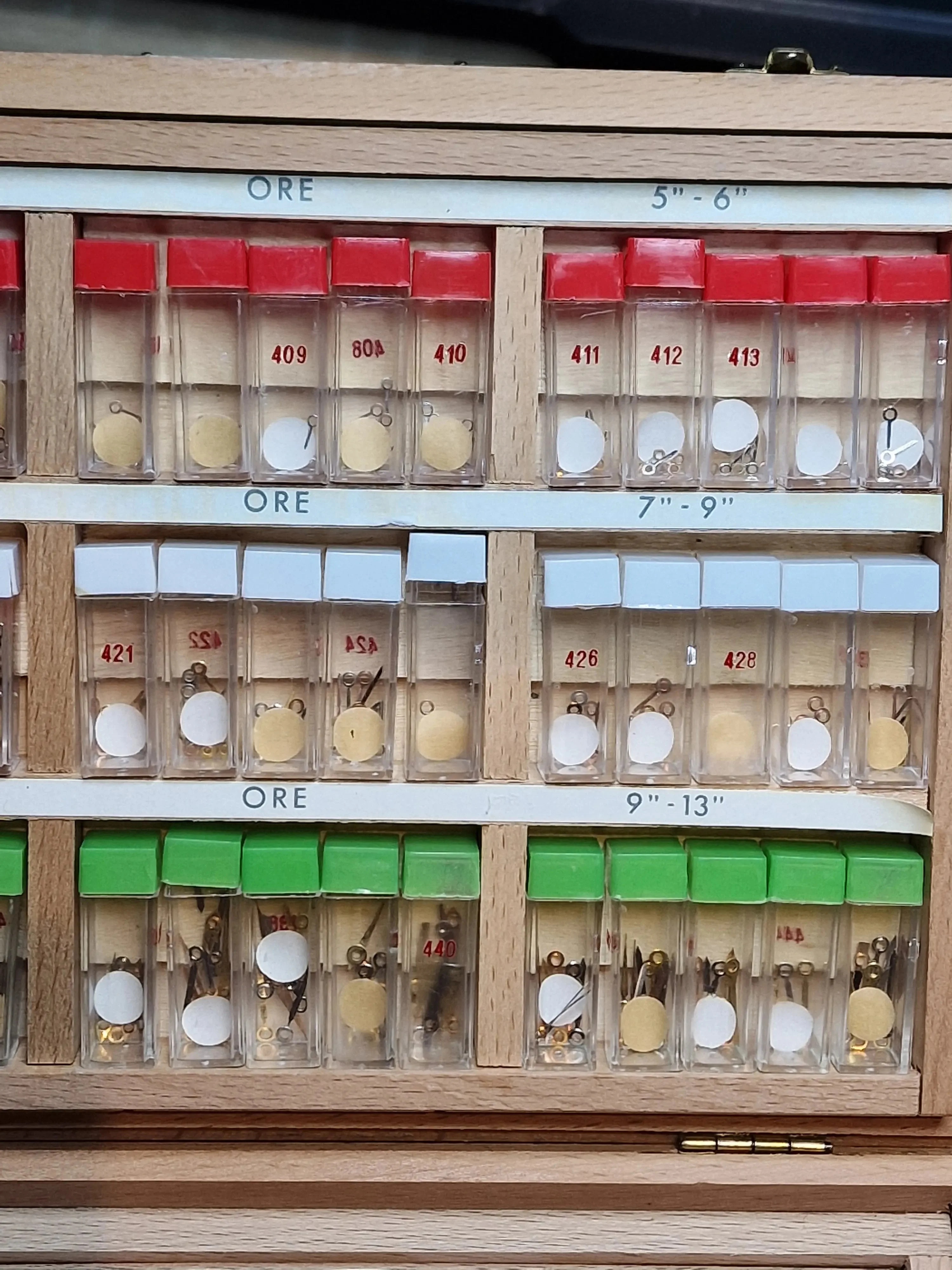 Watchmaker’s Lot – Box with 500+ Watch Hands / Sfera Ore 3