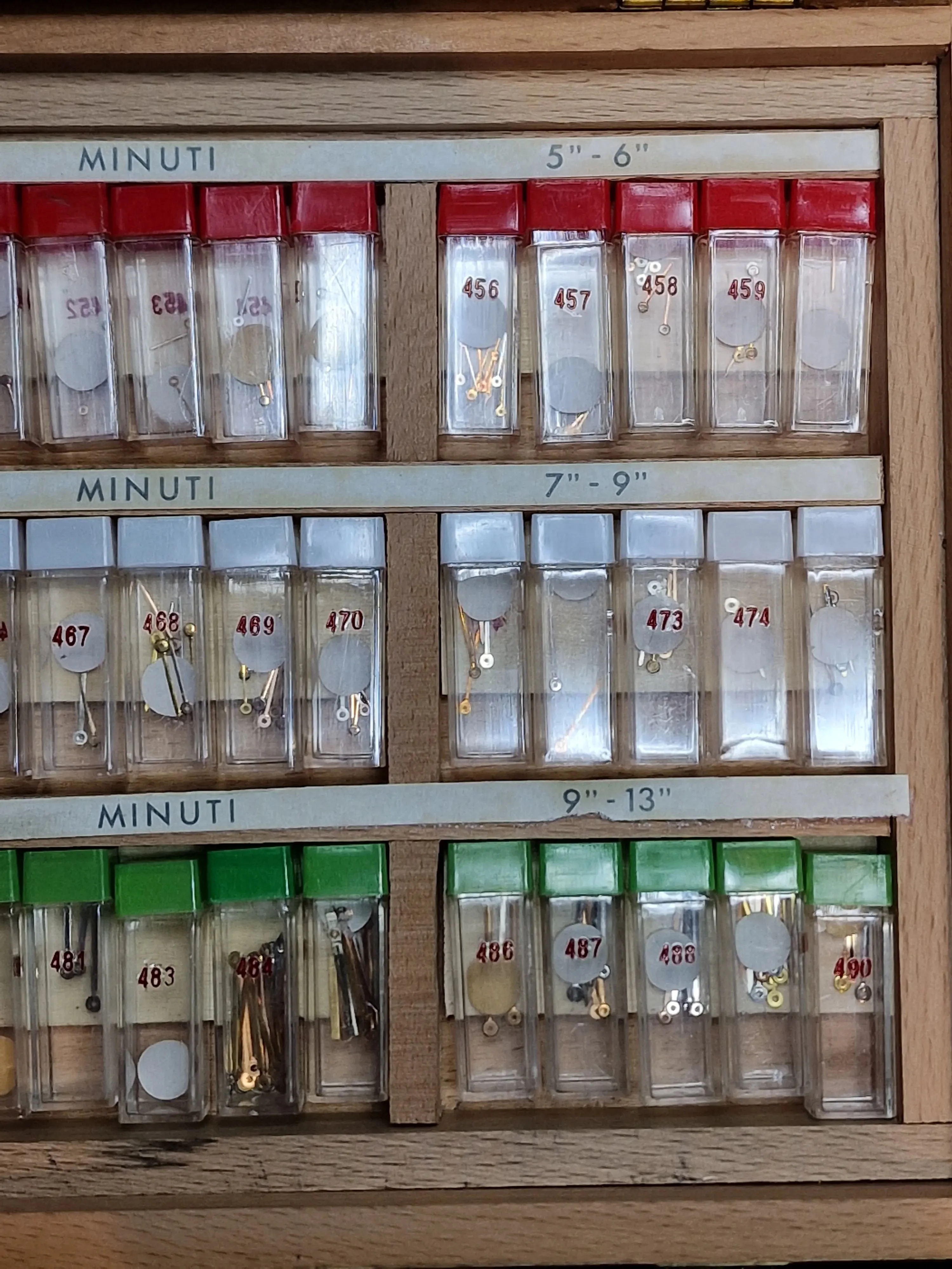 Watchmaker’s Lot – Box with 500+ Watch Hands / Sfera Ore 4