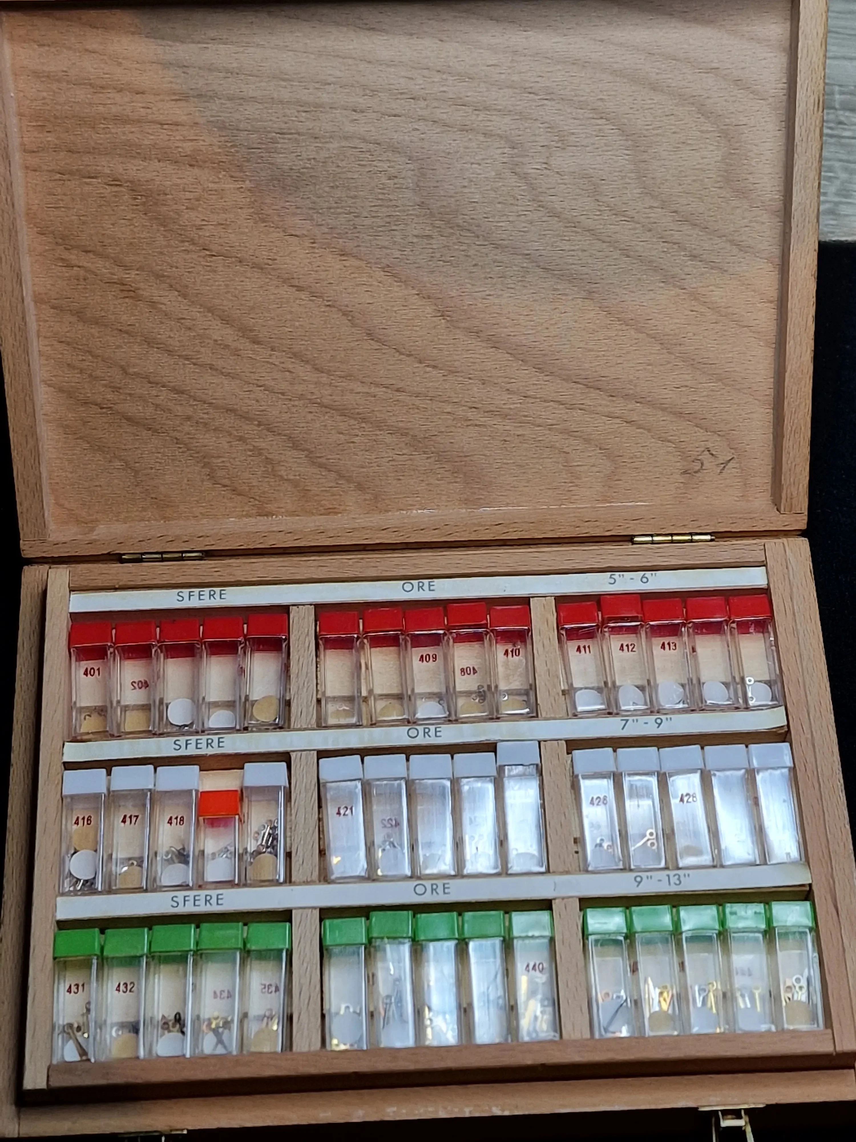 Watchmaker’s Lot – Box with 500+ Watch Hands / Sfera Ore 6