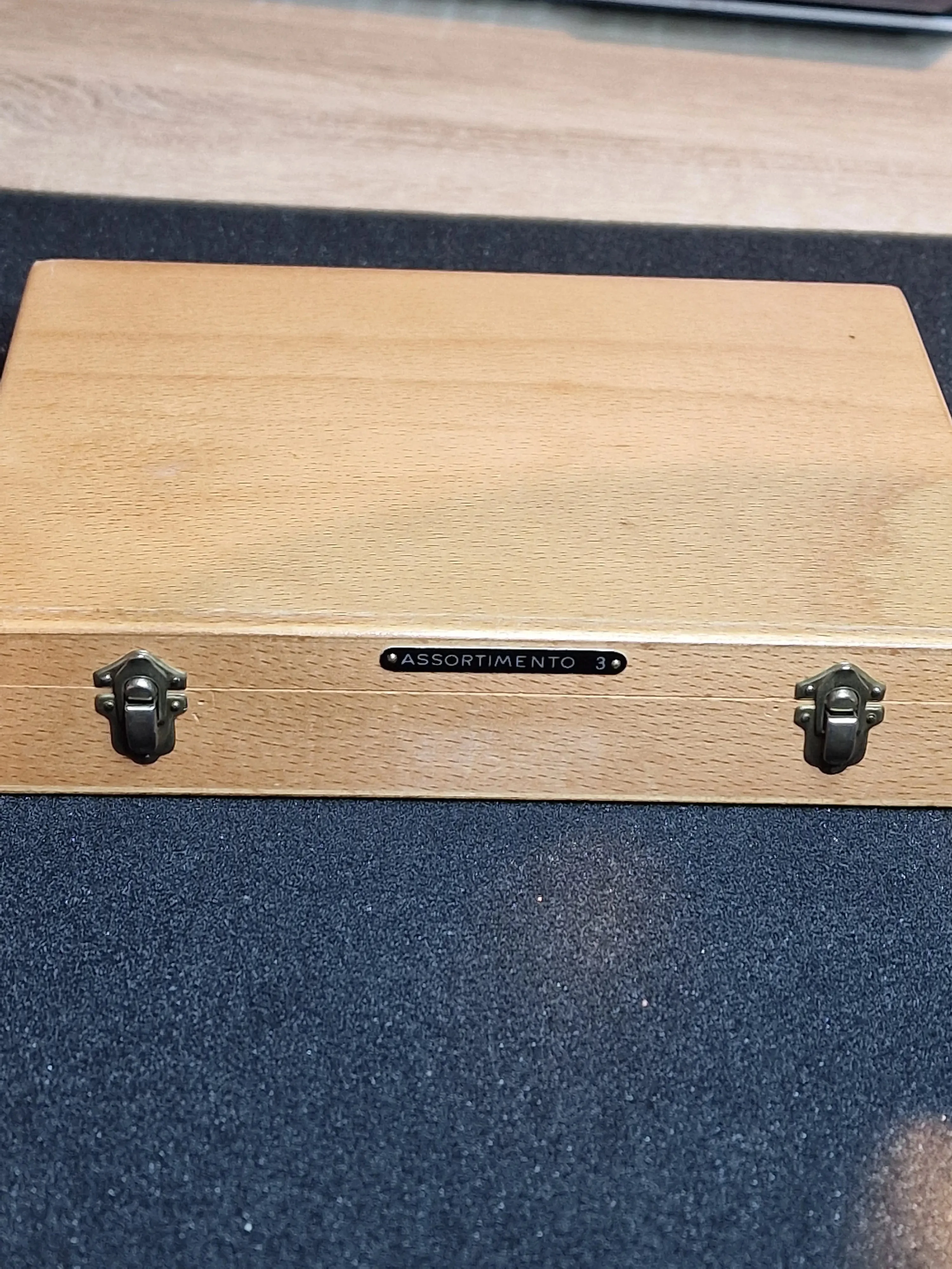 Watchmaker’s Lot – Box with 500+ Watch Hands / Sfera Ore 7