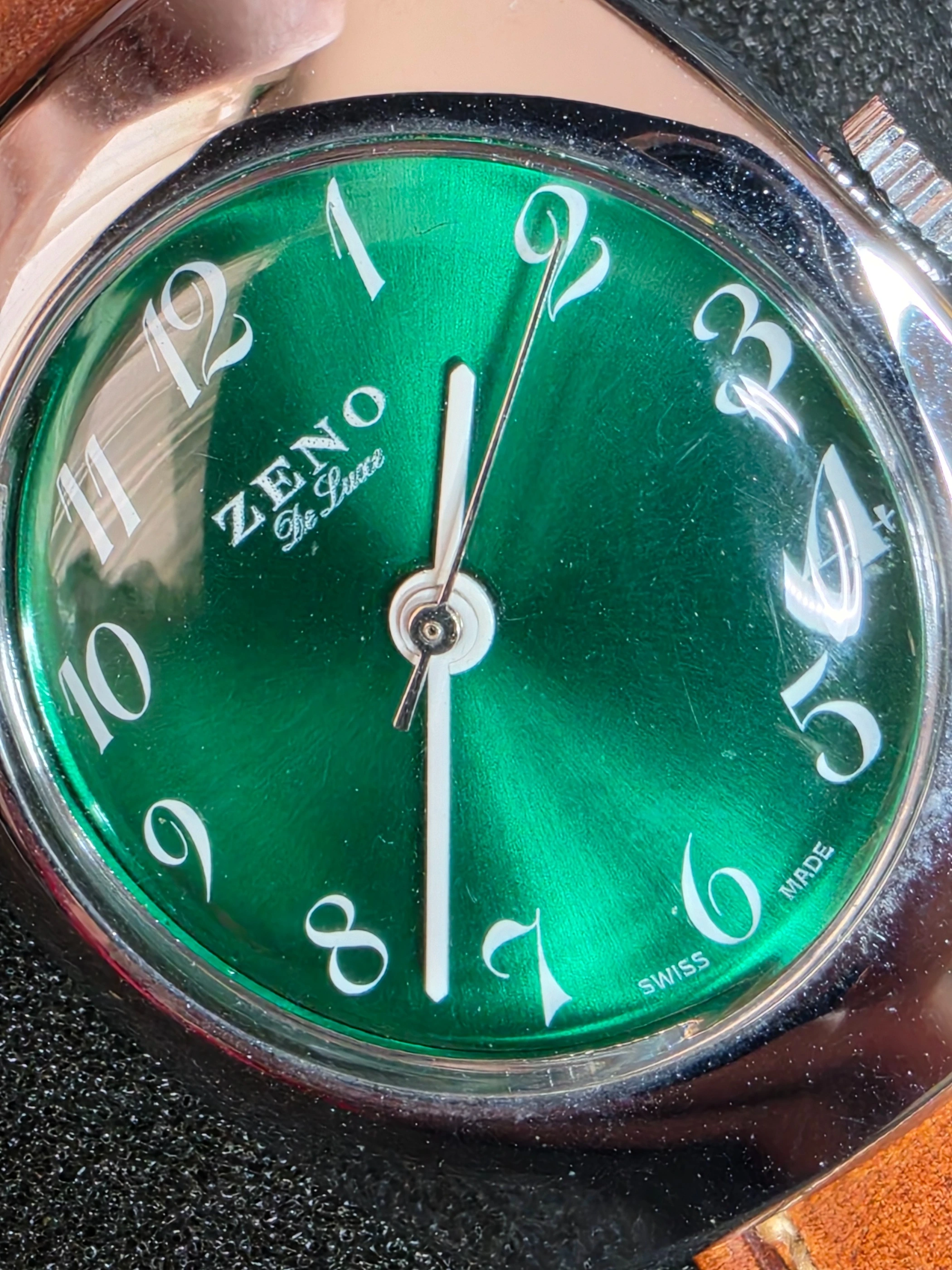Zeno De Luxe – 1960 – NOS – Green Dial 7